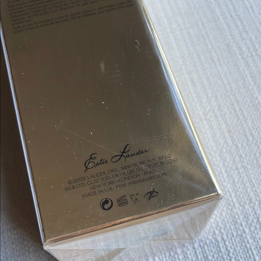 Estee Lauder Re-Nutriv ultimate lift regenerating youth Treatment Lotion - Picture 9 of 14